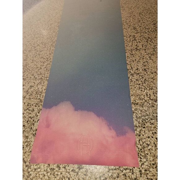 Surprise yoga mat - Picture 2 of 3